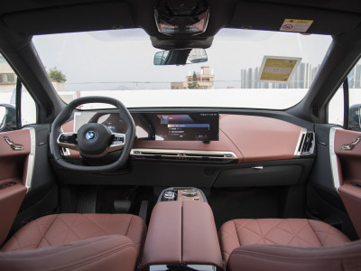 BMW iX Фото №8